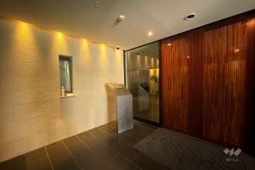 エントランスはオートロック付きです。