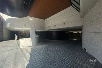 駐車場の出入り口（リングシャッター付き）