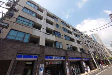 パークリュクス初台の外観（南東側から）