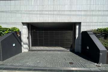 駐車場の出入り口（リングシャッター式）