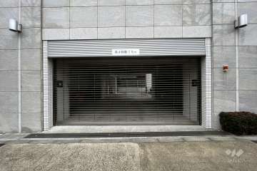 駐車場の出入り口（リングシャッター付き）