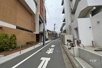 敷地北側の前面道路