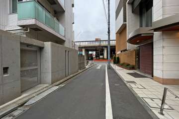 敷地北側の前面道路