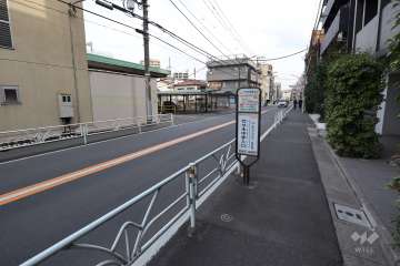 敷地北側の前面道路