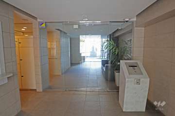 エントランスはオートロック付きです。