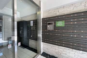 エントランスはオートロック付きです。