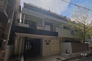 エヴェナール代々木の外観（北東側から）