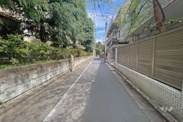 敷地北側前面道路