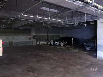 地階にある敷地内駐車場（機械式）