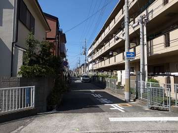 敷地南側の前面道路