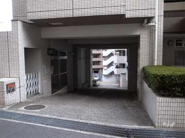駐車場の入り口