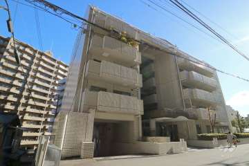 アジュール宝塚南口の外観（西側から）