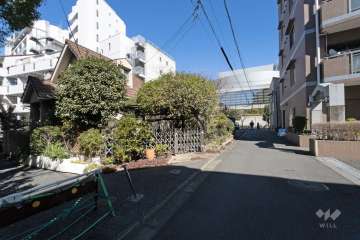 敷地南側の前面道路