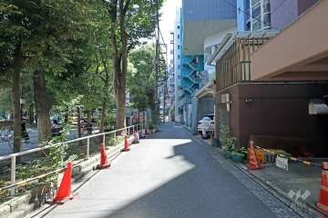 敷地北側前面道路の北側には『恵比寿公園』があります。