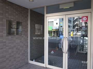 エントランス（オートロックと宅配ボックス付き）