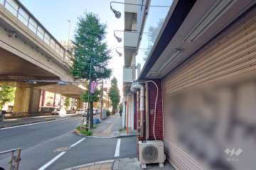 敷地南側の前面道路（東側から）