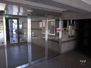 エントランスはオートロック付きです。
