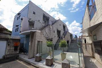 スカーラ神宮前の外観(南東側から)