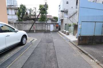 敷地南東側の前面道路