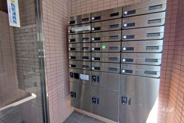 共用ポストと宅配ボックス