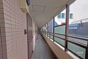 マンション内の共用廊下