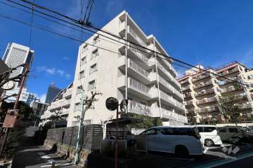 ソフトタウン代々木の外観（南側から）