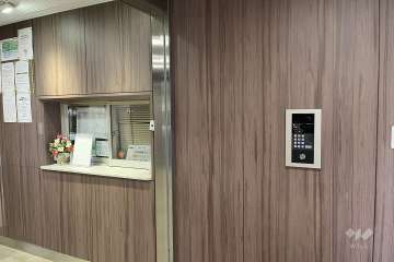エントランスはオートロック付きです。