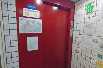 共用のエレベーター