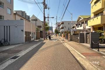 敷地北側の前面道路(東側から)