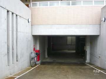 駐車場出入り口