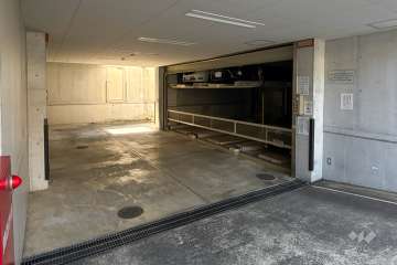敷地内駐車場（屋内機械式）