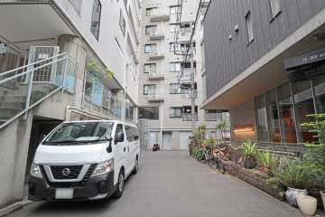 敷地南側の前面道路