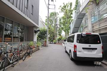 敷地南側の前面道路