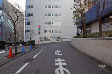 敷地東側の前面道路