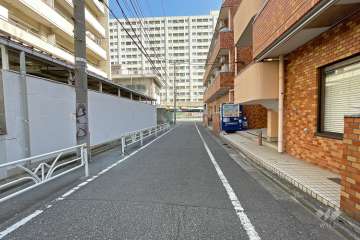 敷地北側の前面道路