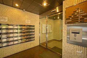 エントランスはオートロック付きです。