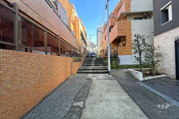 敷地南側の前面道路