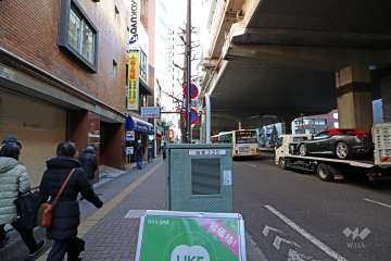 敷地南側の前面道路（西側から）