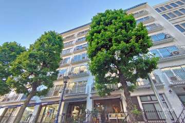 秀和外苑レジデンスの外観（北東側から）