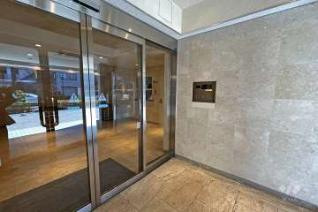 エントランスはオートロック付きです。