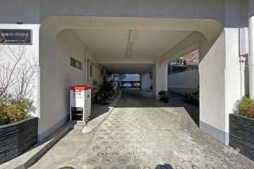 駐車場の出入り口