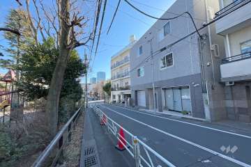 敷地北側の前面道路