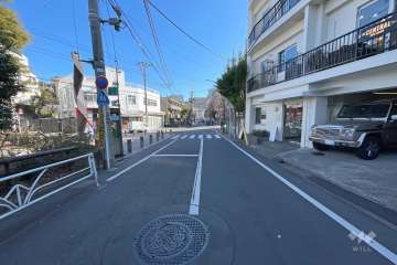 敷地北側の前面道路