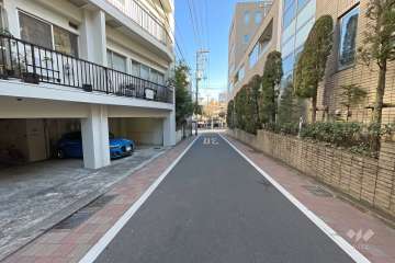 敷地南側の前面道路