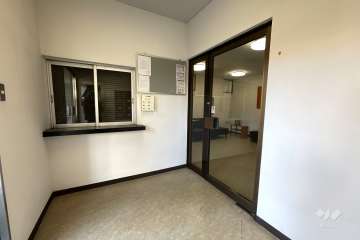 エントランスはオートロック付きです。