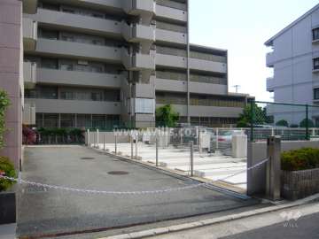 機械式の敷地内駐車場（ロボットゲート付き）
