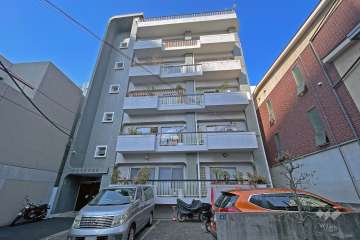 神宮レジデンスの外観（南側から）