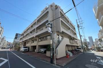 敷地北東側と北西側の前面道路(北西側から)