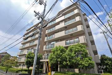 ファミール塚口の外観（北東側から）