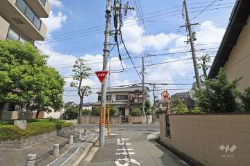 敷地東側の前面道路